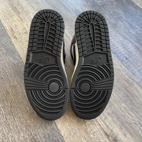 Jordan 1 Mid Gym Red Panda - Picture 6 of 10